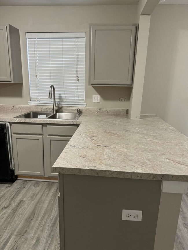 Building Photo - 1731 W Chrysler Dr