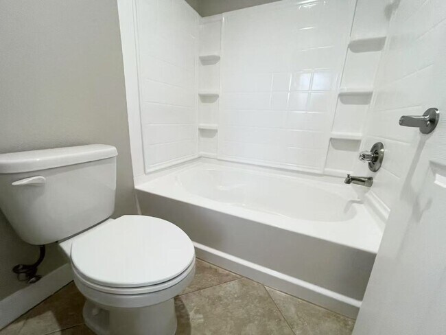 Building Photo - Inside the gated community townhouse