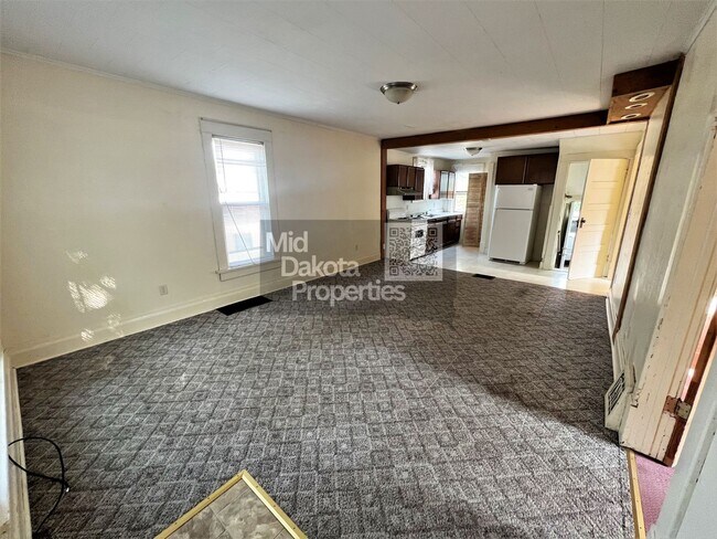 Building Photo - 1200 E 3rd-2 Bedroom house