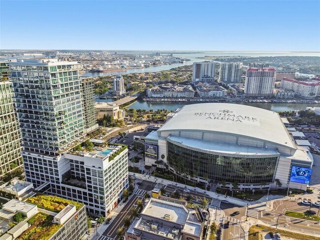 Building Photo - 1000 Water St