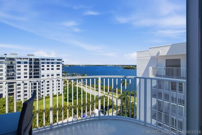 Building Photo - 3901 S Flagler Dr