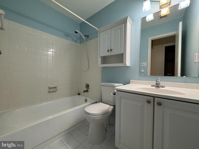Building Photo - 306 Cherry Ct