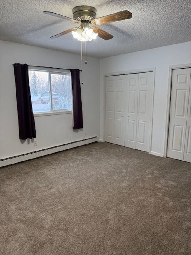 Building Photo - 3 Bedroom, 1.5 Bath in Eagle River.