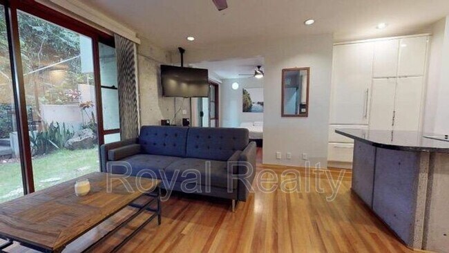 Building Photo - 2112 Mott Smith Dr