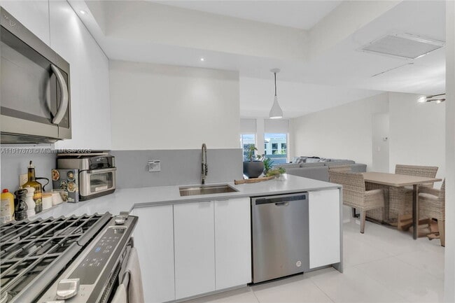 Building Photo - 700 Biltmore Way