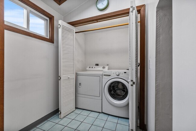 Building Photo - 12 Wright St