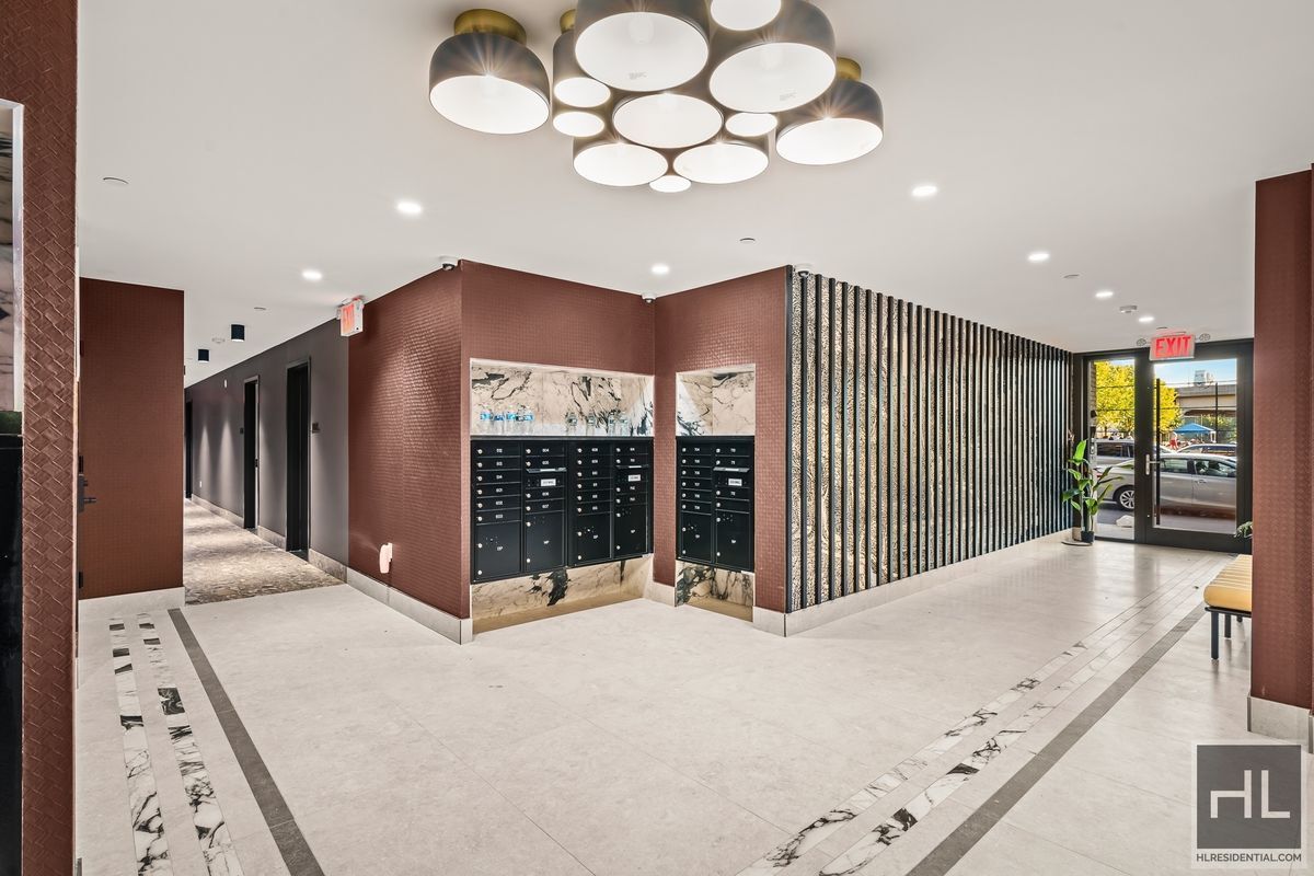 Building Photo - BRUCKNER BOULEVARD