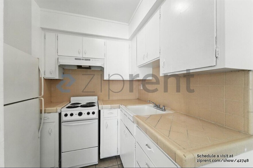 Building Photo - 132 W 18th St