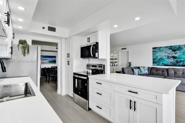 Building Photo - 1201 S Ocean Dr