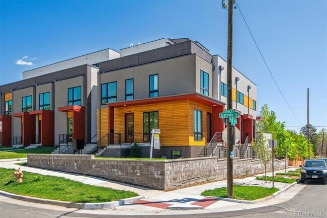 Building Photo - Brand New Build Townhome with Rooftop and ...