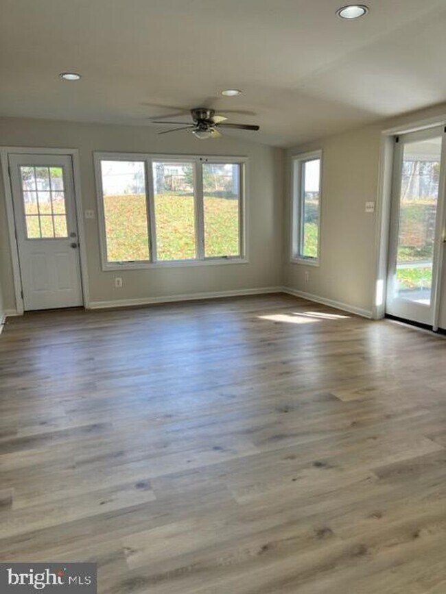 Building Photo - 9112 Cascus Dr