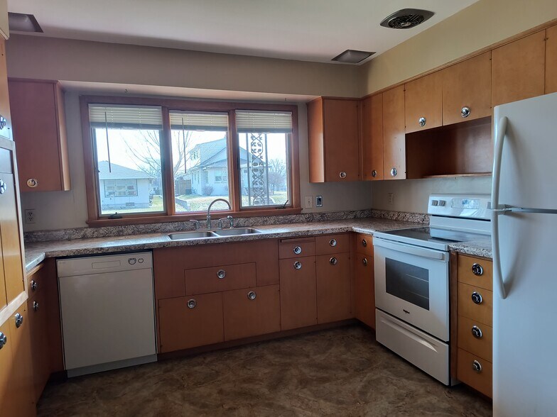 Building Photo - 2105 Denton St