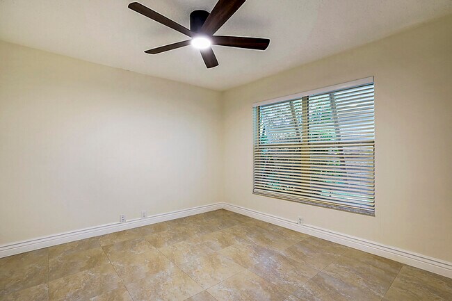 Building Photo - 19009 SE Old Trail Dr W