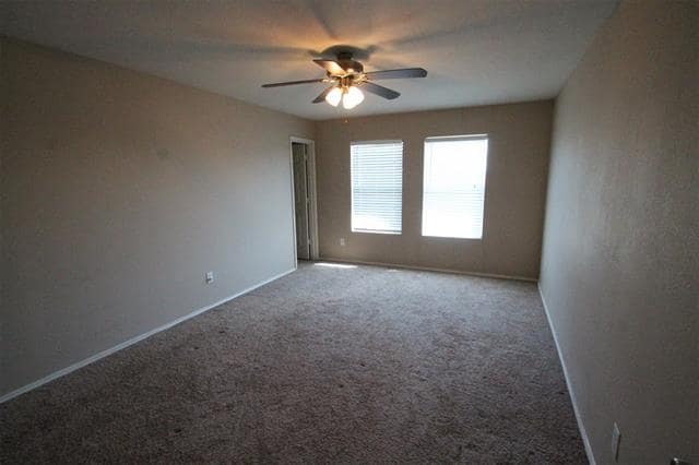 Building Photo - 2743 Hacienda Lake Dr