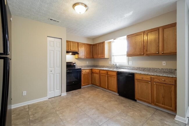 Building Photo - 2495 Willow View Ct