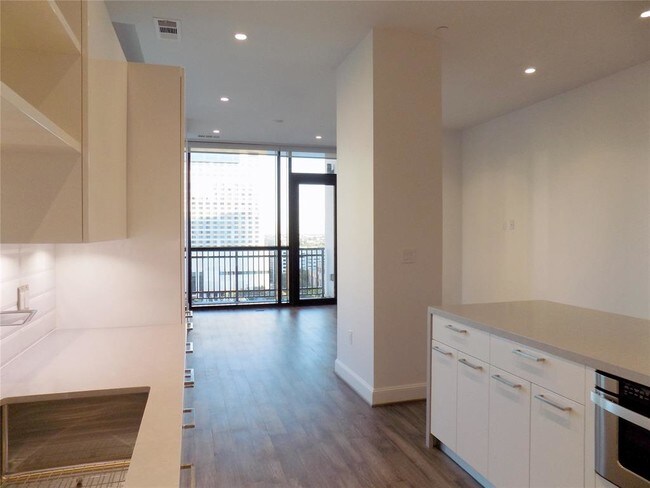 Building Photo - 1211 Caroline St