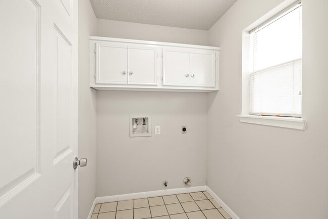 Building Photo - 3806 Montego Dr