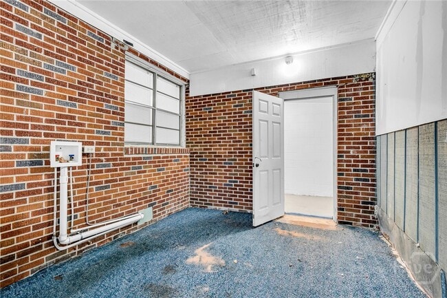 Building Photo - 819 W 51st St