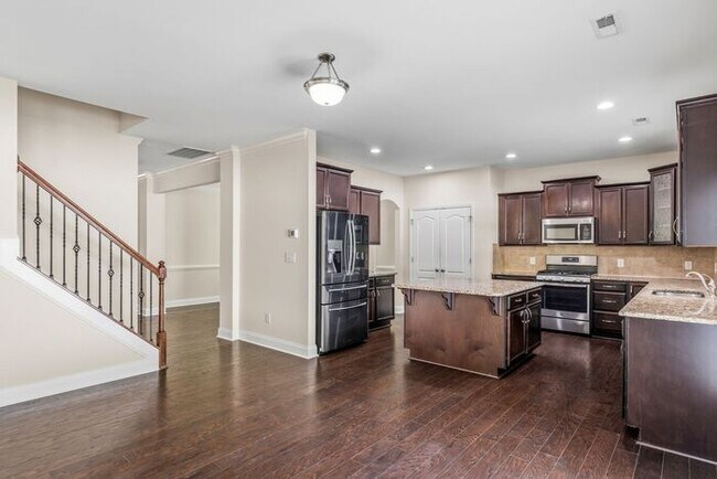 Building Photo - 5 Bedrooms in the heart of Summerfield!