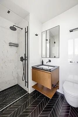 Building Photo - 570 Broome St