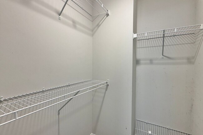 Building Photo - AVAILABLE NOW! (Pet Friendly)