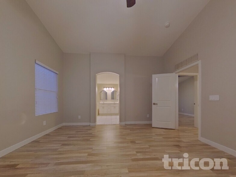 Building Photo - 350 N 152nd Dr