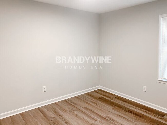 Building Photo - 324 Laurel Ln