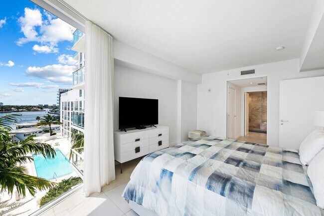 Building Photo - 401 N Birch Rd