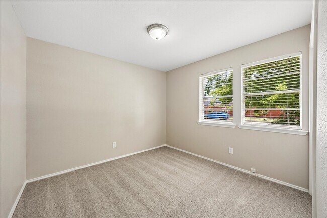 Building Photo - 15110 Buxley St