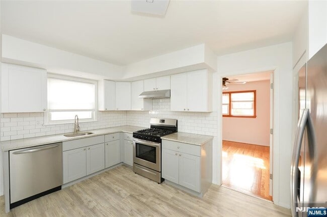 Building Photo - 11 Gregory Ct