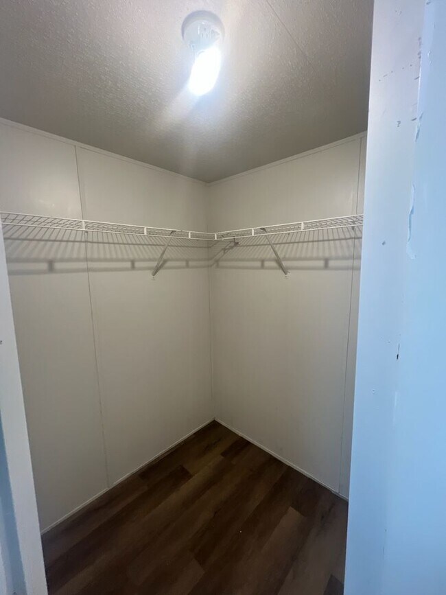 Building Photo - 1625 S 5th St