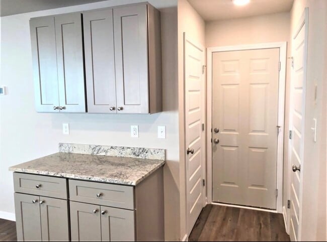 Building Photo - 9050 Bellewood Pl