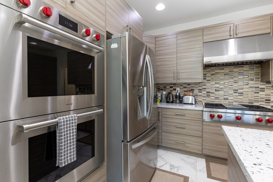 Building Photo - 8755 E Garden View Dr