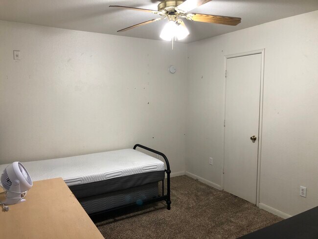 Bedroom view 1 - 521 Southwest Pky
