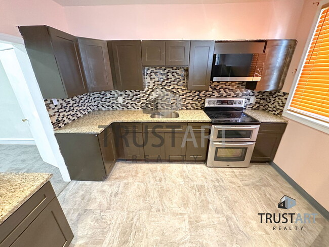 Building Photo - 805 Lindley Ave