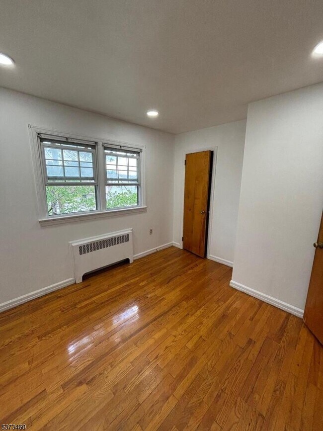 Building Photo - 80 Cedarhurst Ave