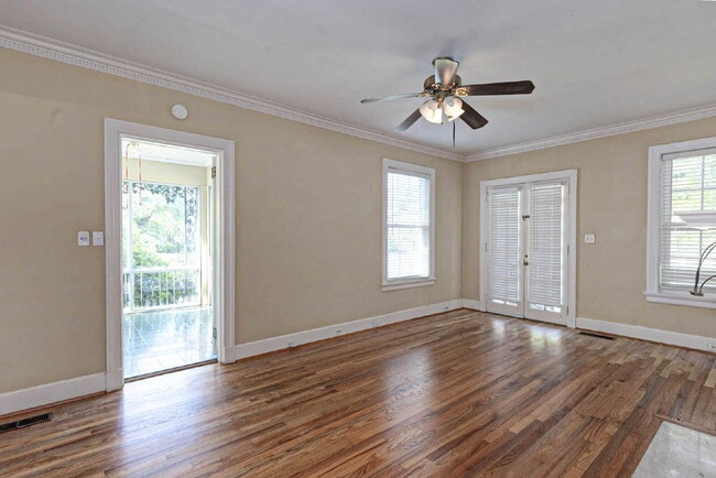 Building Photo - 1523 Dixon Dr