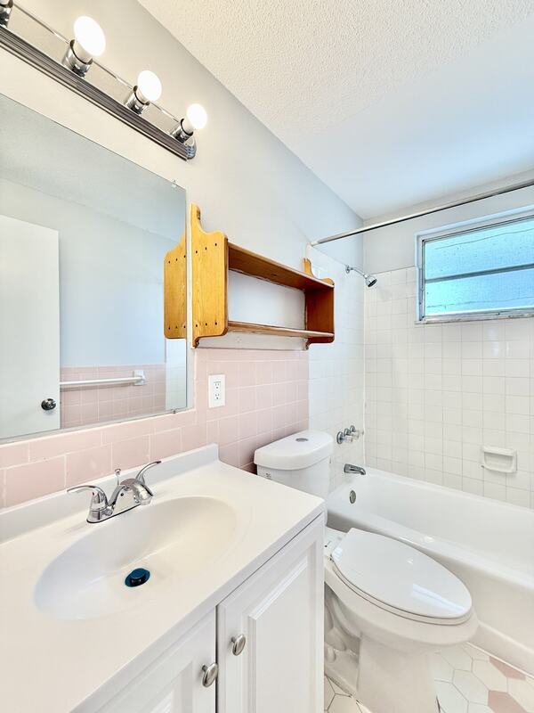 Building Photo - 3407 Palm Dr