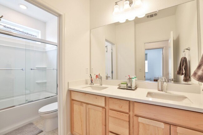 Building Photo - 2887 Penrose Ln