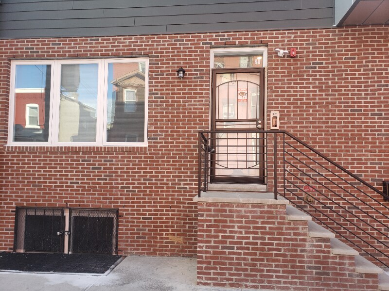 Building Photo - 953 Belmont Ave