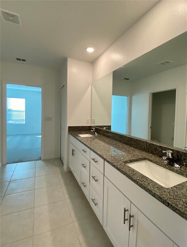 Building Photo - Stunning 5 Bed/2.5 Bath Home in Wesley Chapel with 2869 sq ft - Must See!