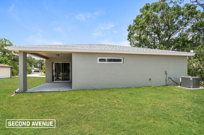 Building Photo - 1576 Summit Rd