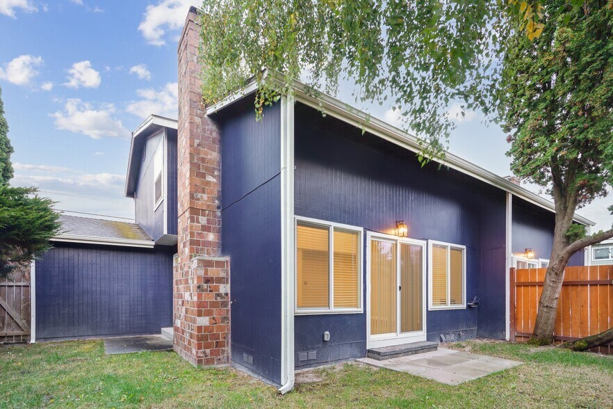 Building Photo - 9025 Fremont Ave N