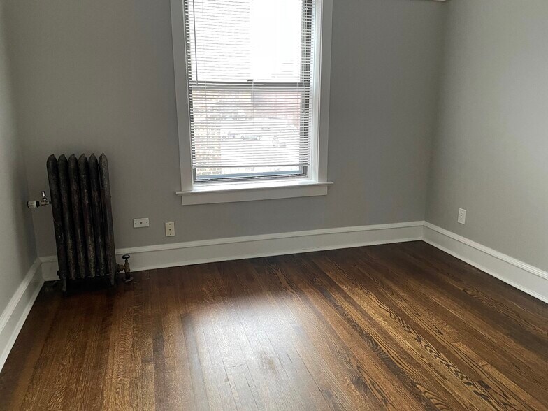 Building Photo - 3741 N Pine Grove Ave