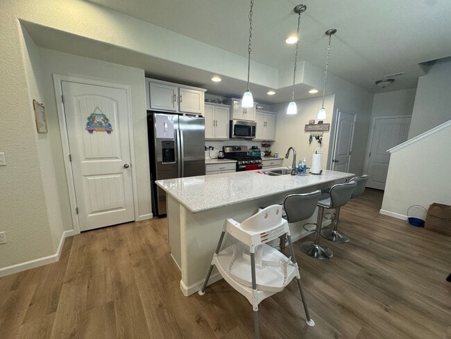 Building Photo - Stylish 3-Bedroom Townhome with Mountain Views & 2-Car Garage