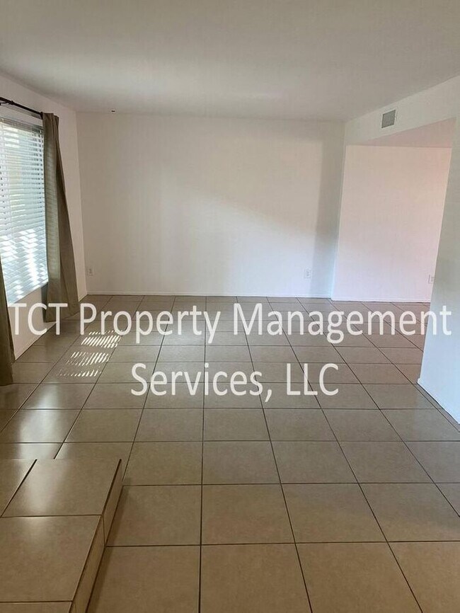 Building Photo - Awesome 3 Bedroom Townhome in Tempe!