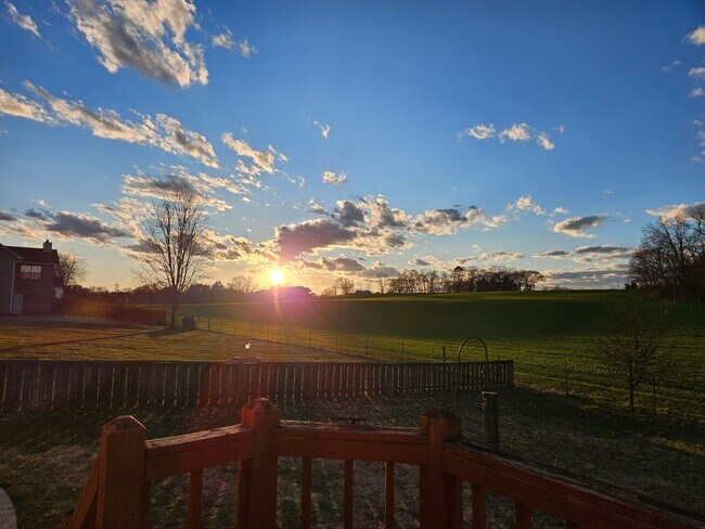 Building Photo - 3 Bedroom home in the Northfield subdivision available in time for the Holidays!