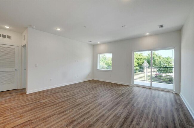 Building Photo - 4802 S Congress Ave