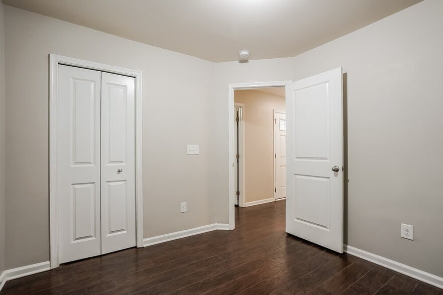 Building Photo - 281 Fieldspar Ln