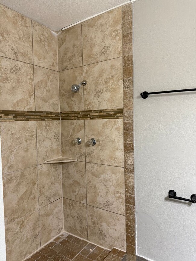 Building Photo - House for rent in Arlington